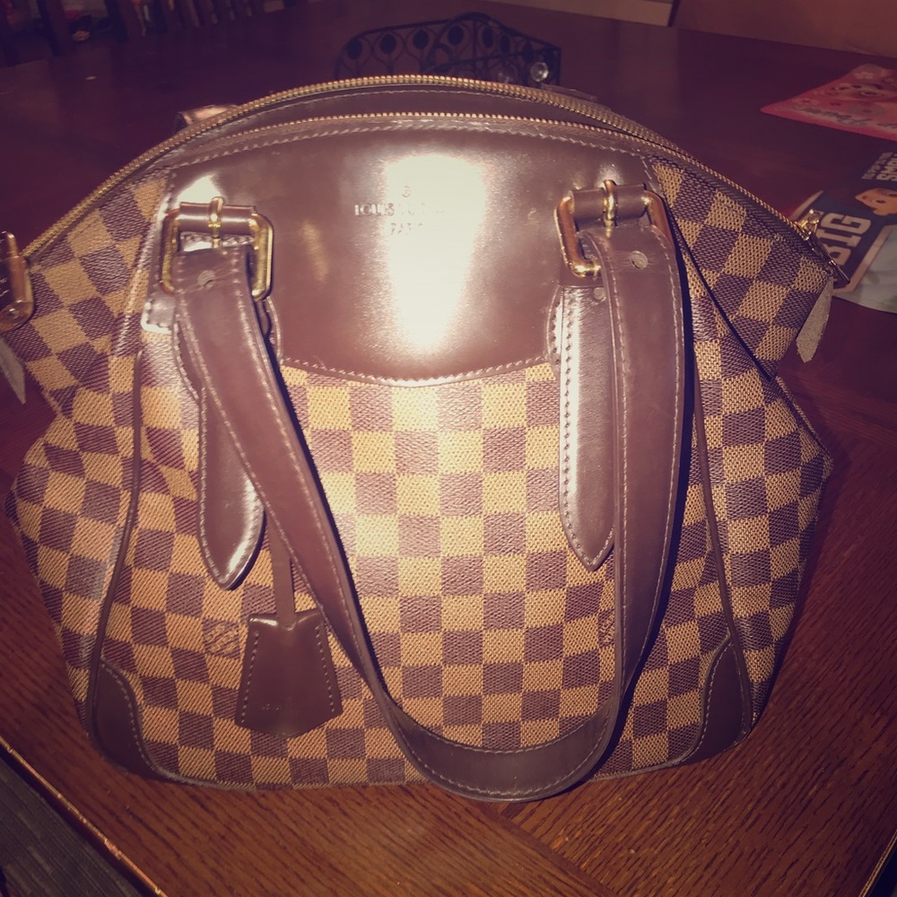 Louis Vuitton Damier canvas